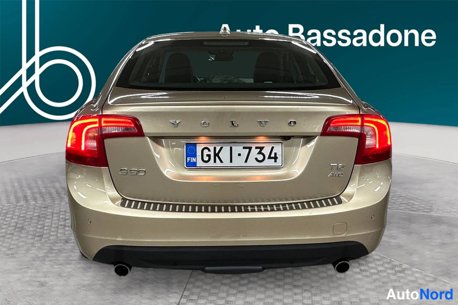 Beige Volvo S60 2012, takaa, kuva 7