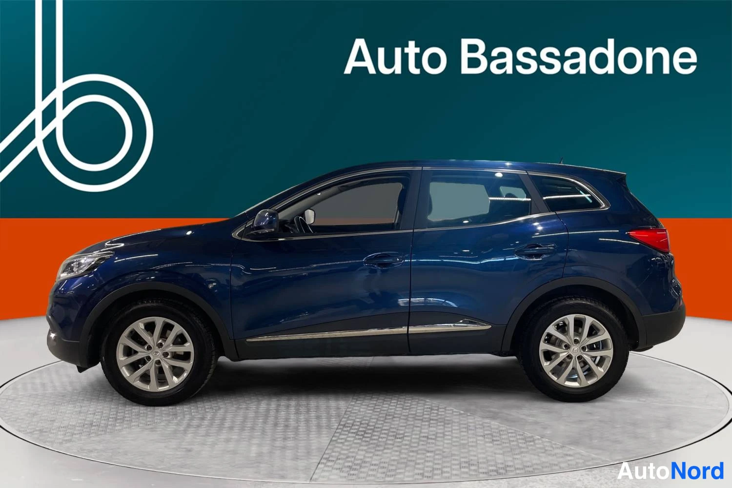 Sininen Renault Kadjar 2017, sivulta, kuva 5