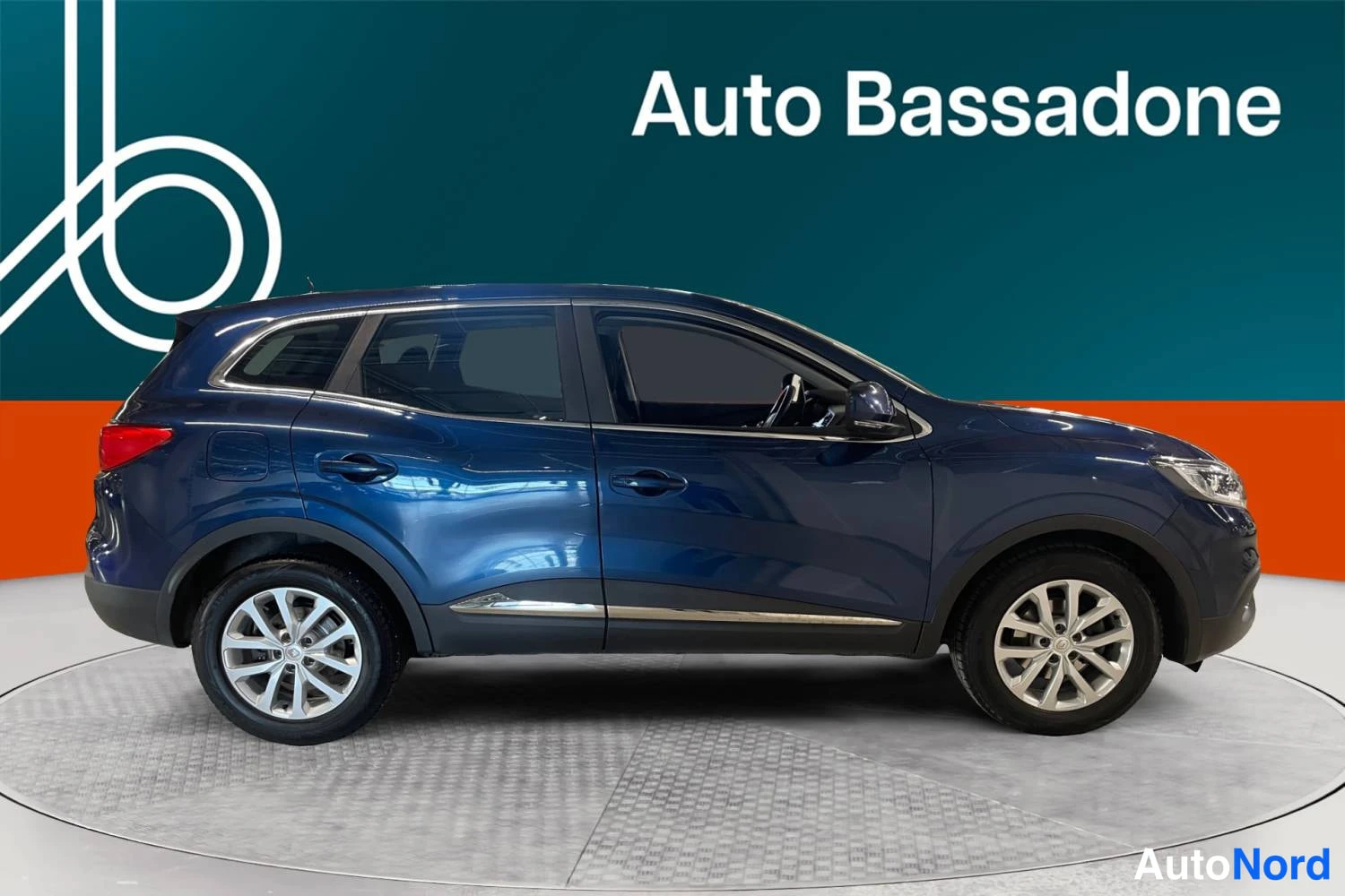 Sininen Renault Kadjar 2017, sivulta, kuva 4