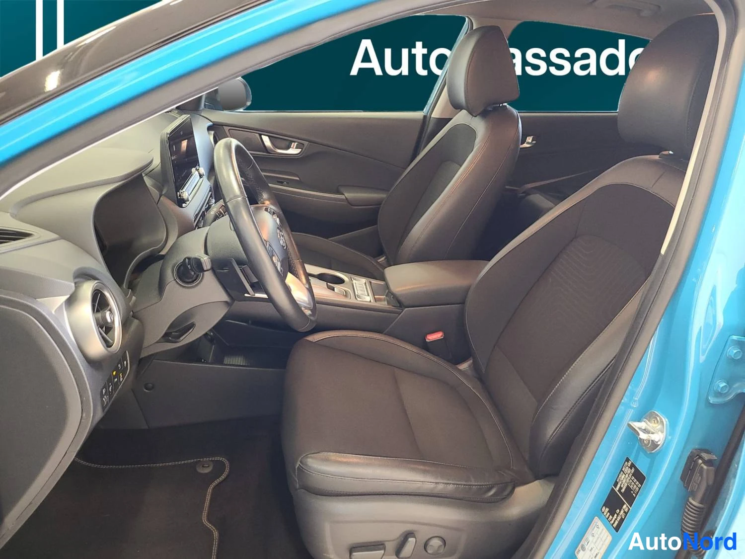 Sininen Hyundai Kona electric 2021, etuistuimet, kuva 12
