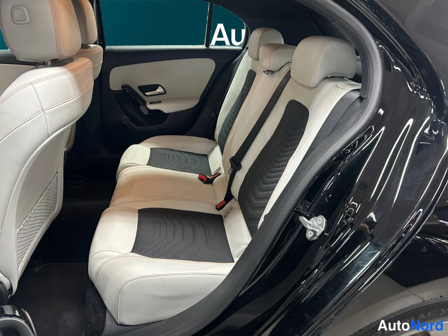 Musta Mercedes-Benz A 180 2019, kuva 17