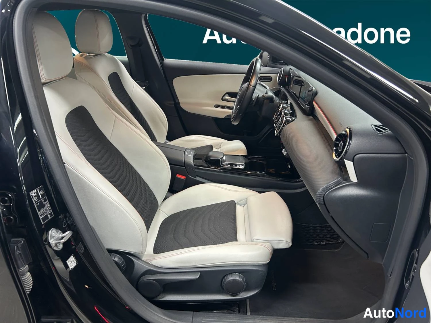 Musta Mercedes-Benz A 180 2019, kuva 18