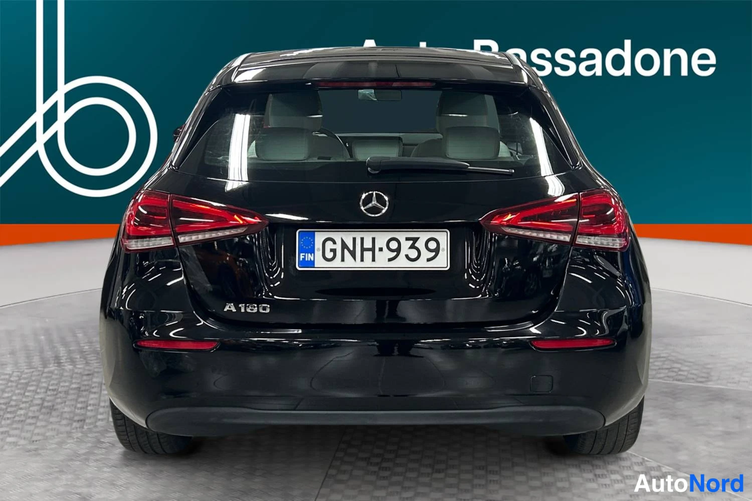 Musta Mercedes-Benz A 180 2019, takaa, kuva 8