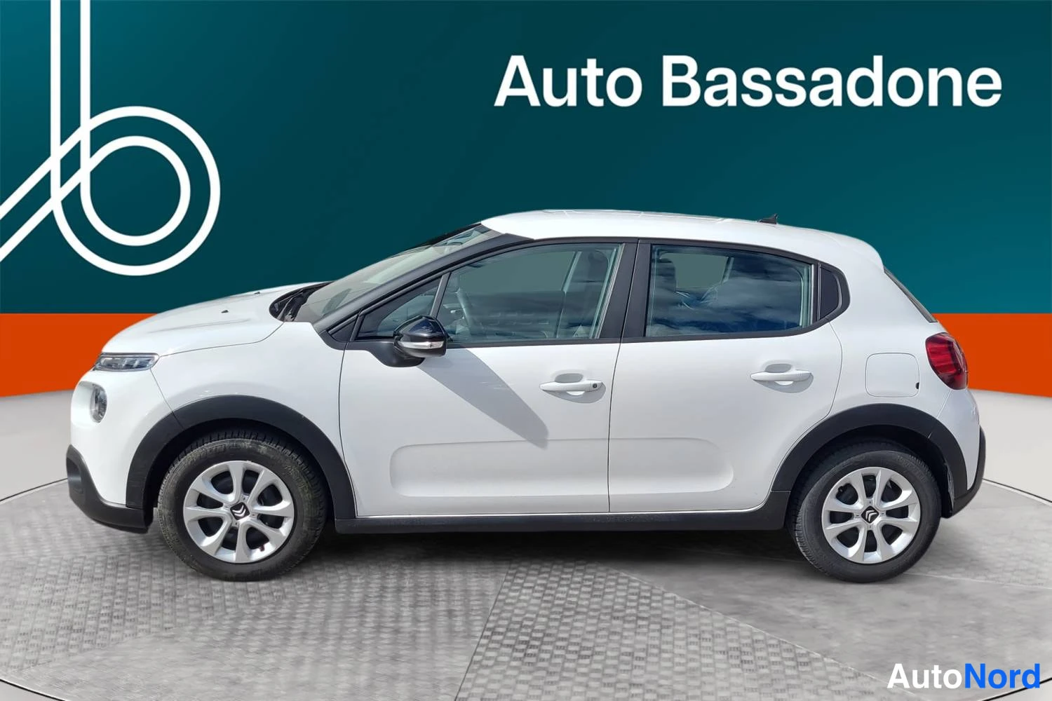 Valkoinen Citroen C3 2019, sivulta, kuva 5