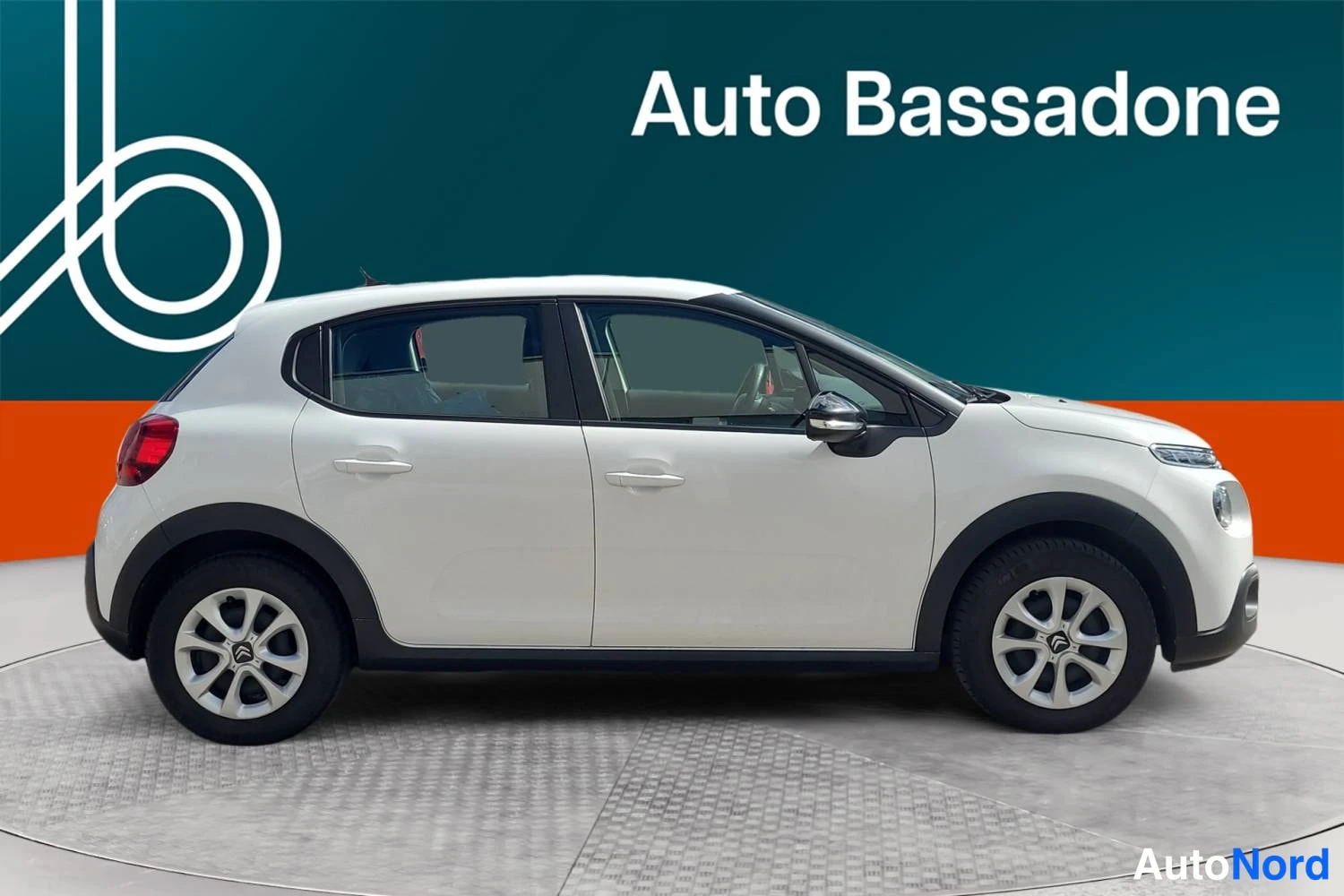 Valkoinen Citroen C3 2019, sivulta, kuva 6