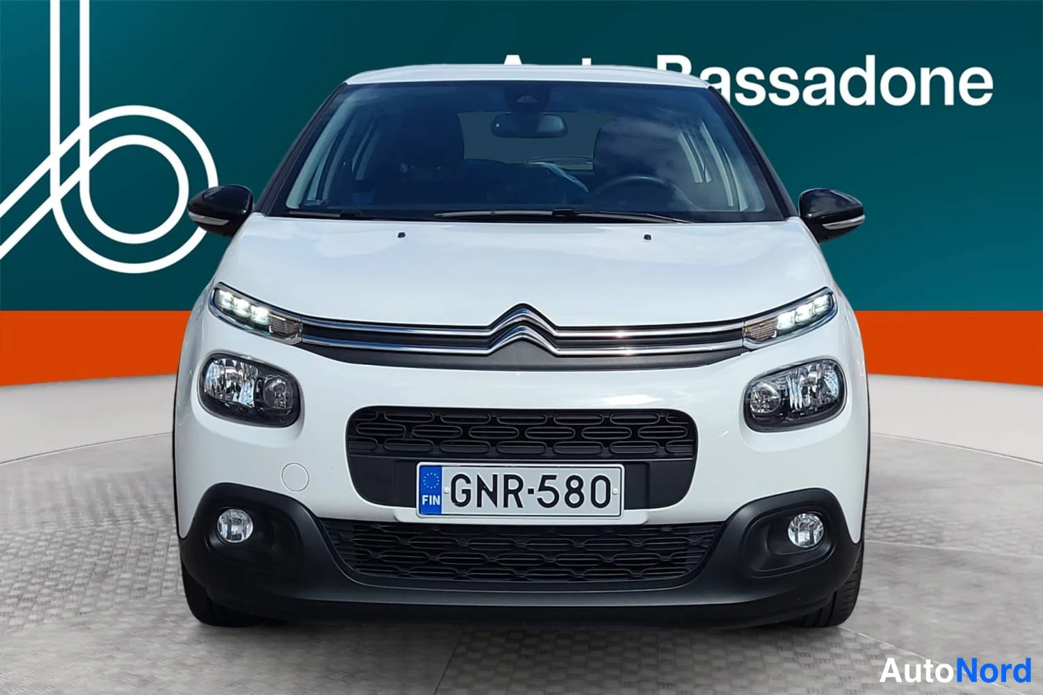 Valkoinen Citroen C3 2019, edestä, kuva 3