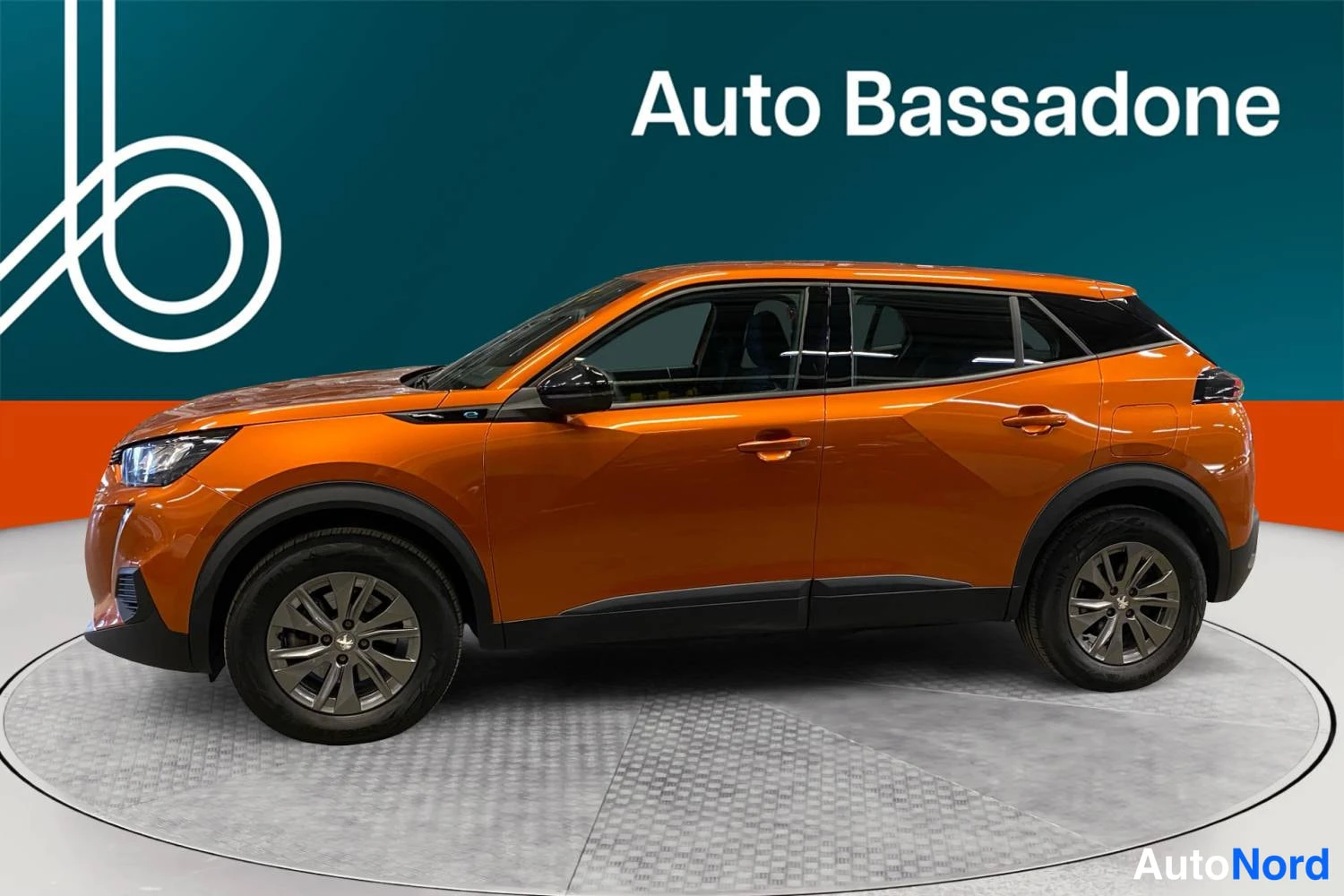 Oranssi Peugeot E-2008 2023, sivulta, kuva 4