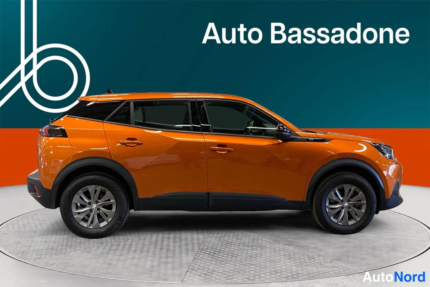 Oranssi Peugeot E-2008 2023, sivulta, kuva 5