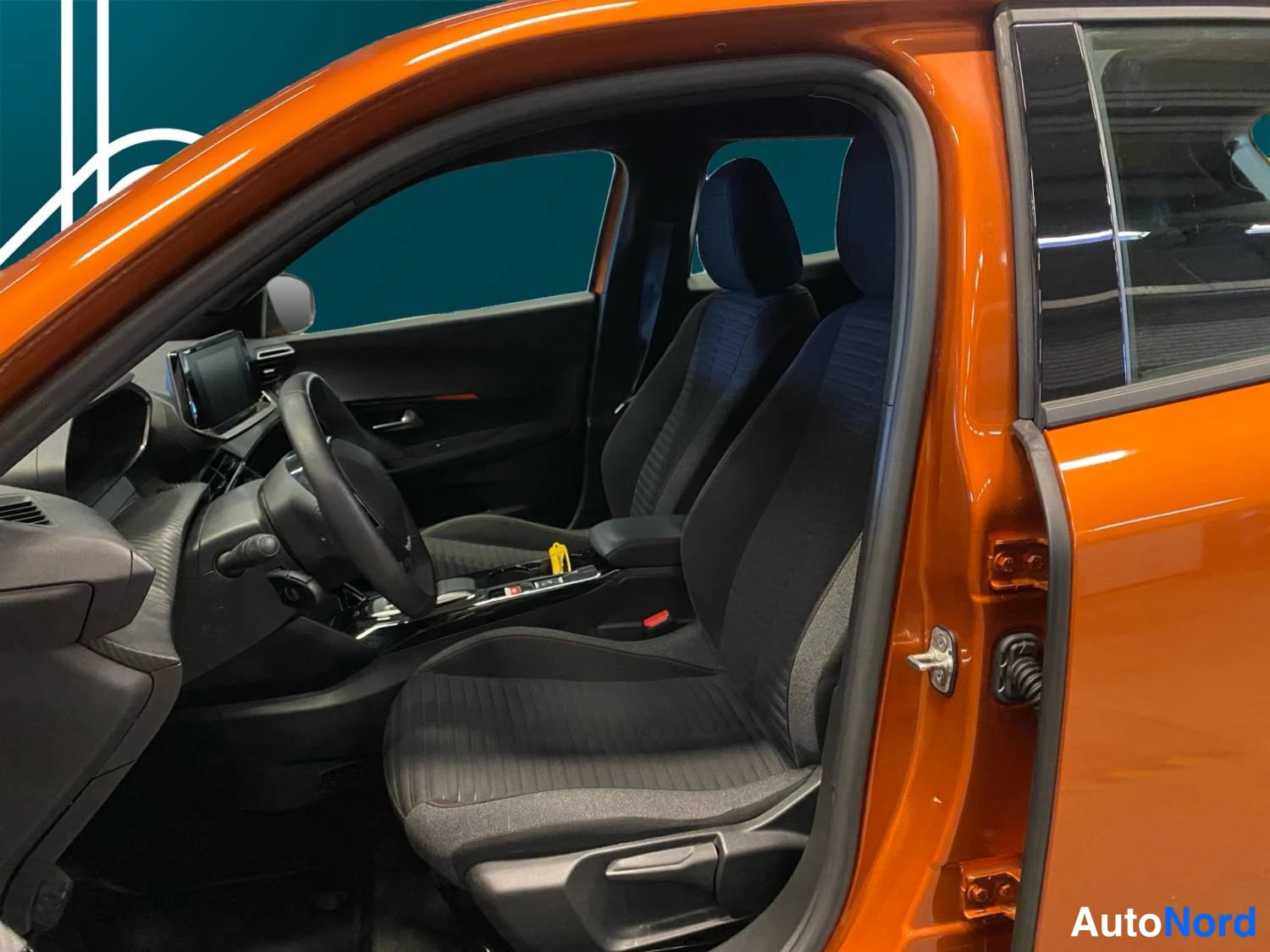 Oranssi Peugeot E-2008 2023, kuva 11