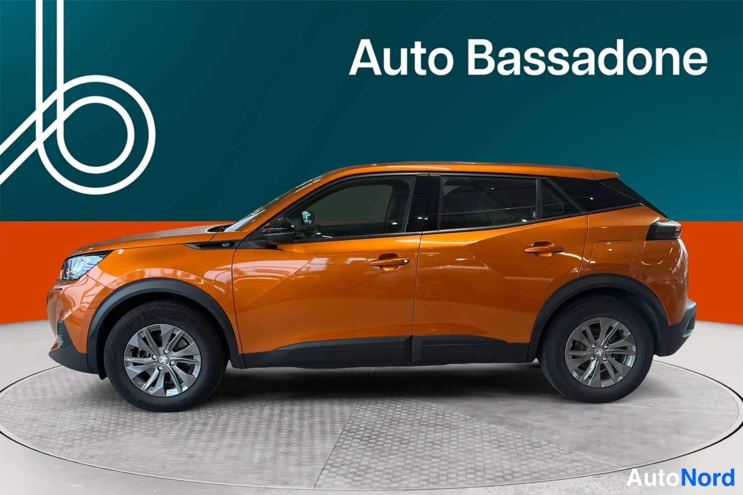 Oranssi Peugeot E-2008 2023, sivulta, kuva 4