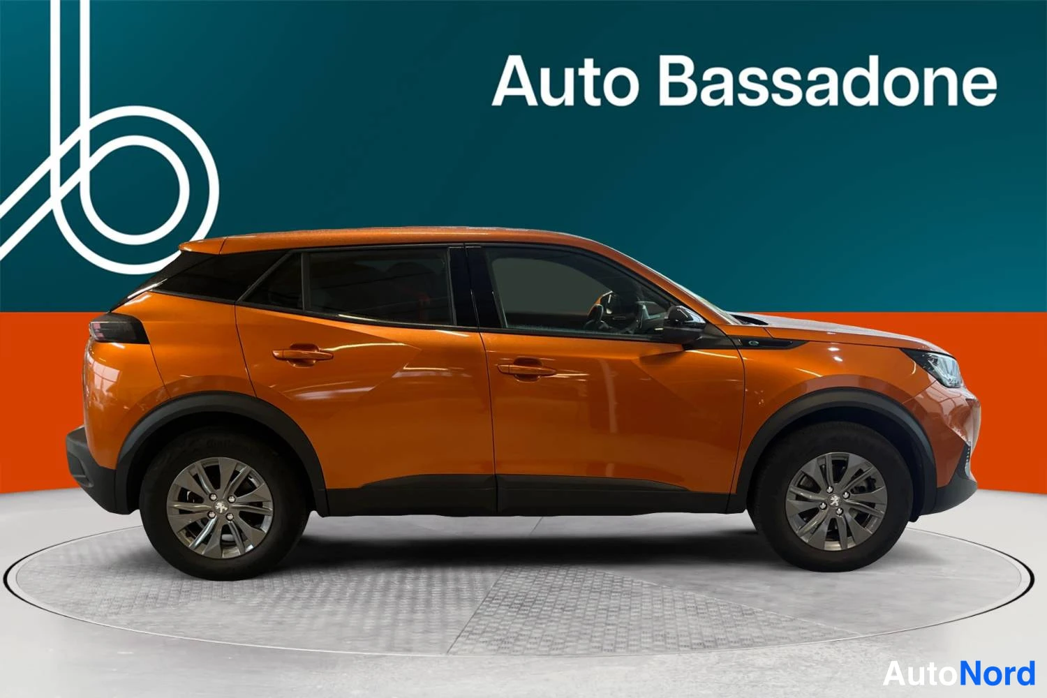 Oranssi Peugeot E-2008 2023, sivulta, kuva 5