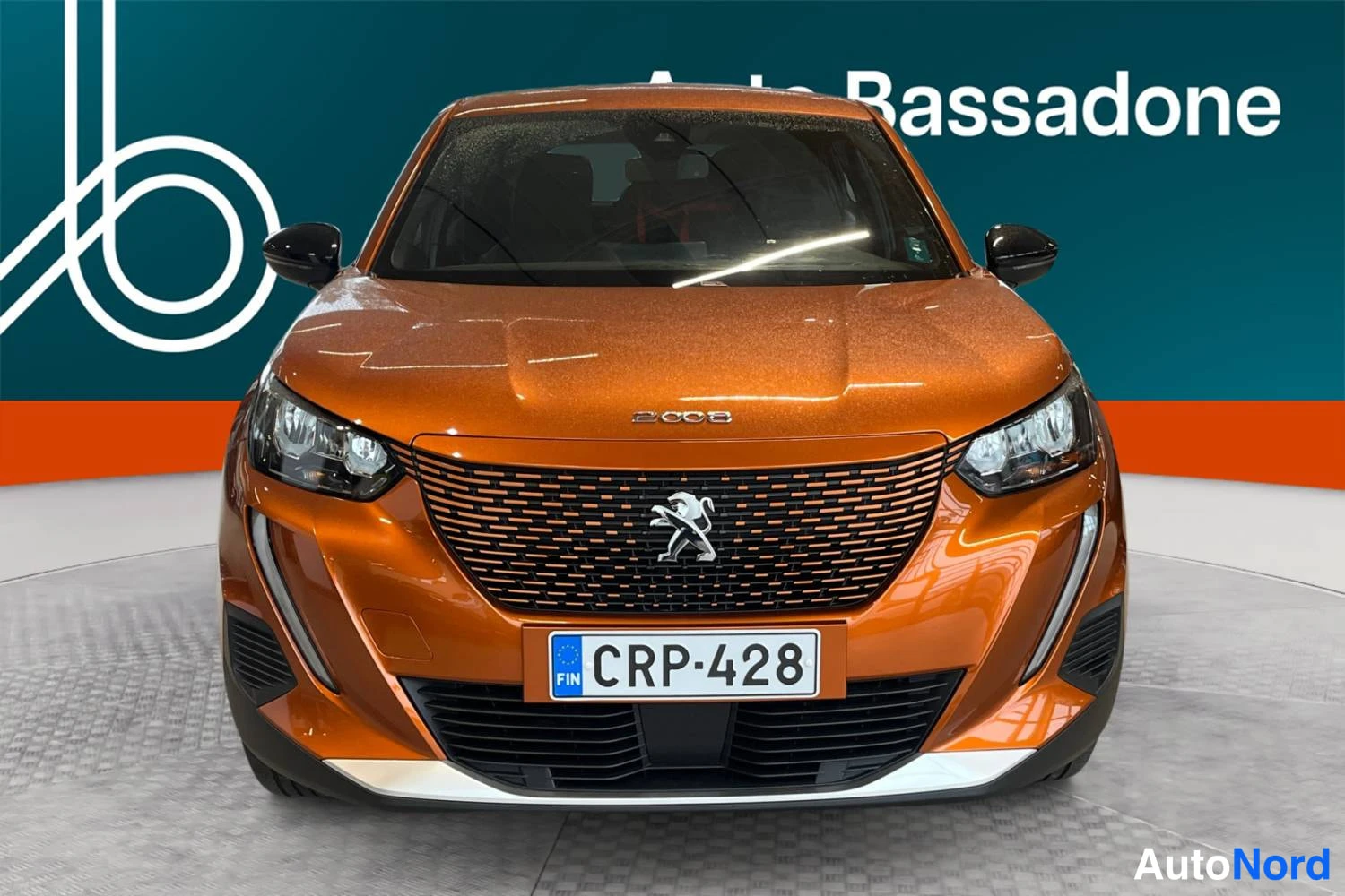 Oranssi Peugeot E-2008 2023, edestä, kuva 3
