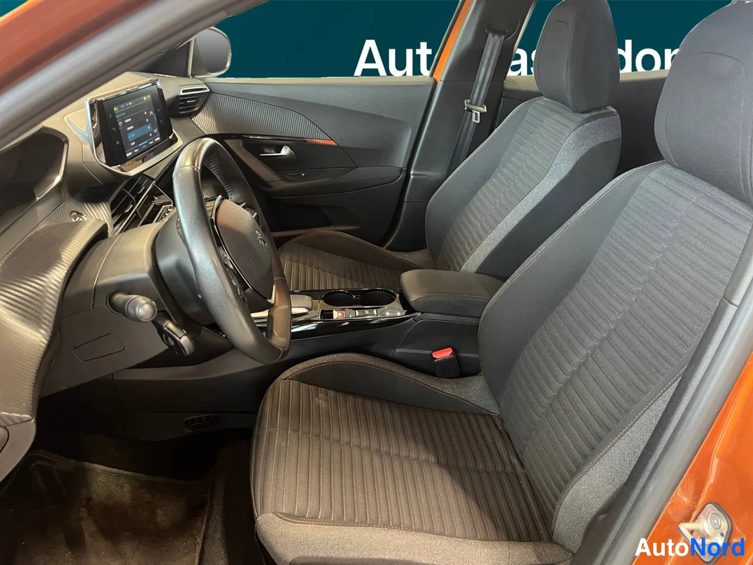 Oranssi Peugeot E-2008 2023, kuva 9