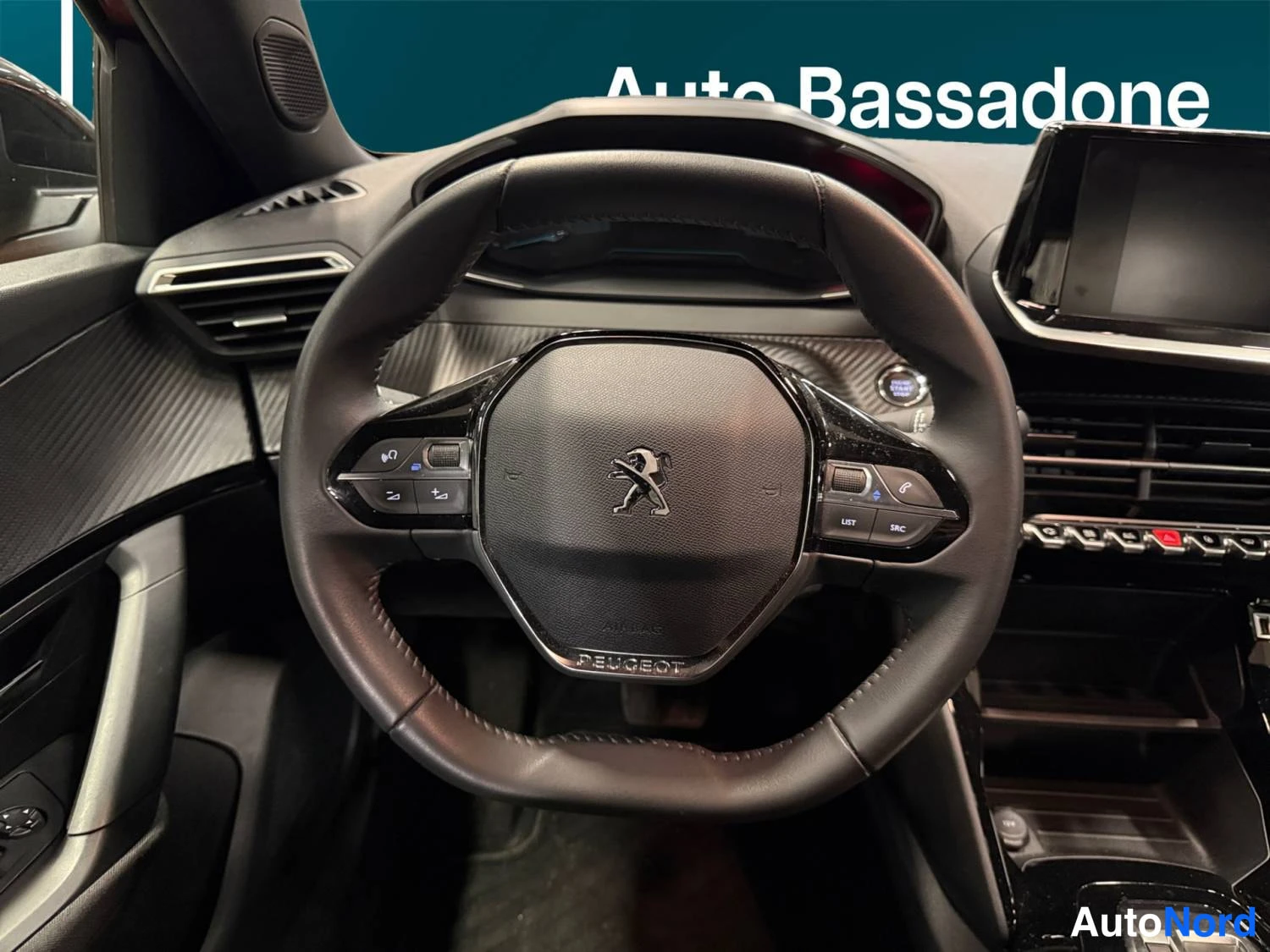 Oranssi Peugeot E-2008 2023, kuva 13