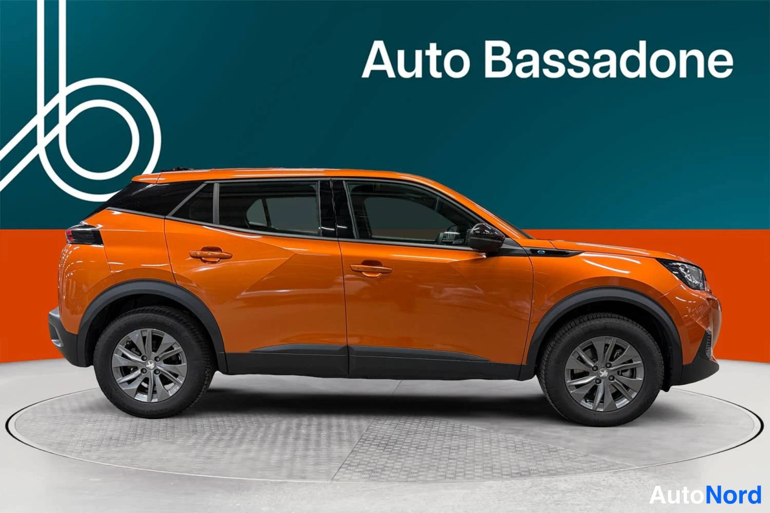 Oranssi Peugeot E-2008 2023, sivulta, kuva 5