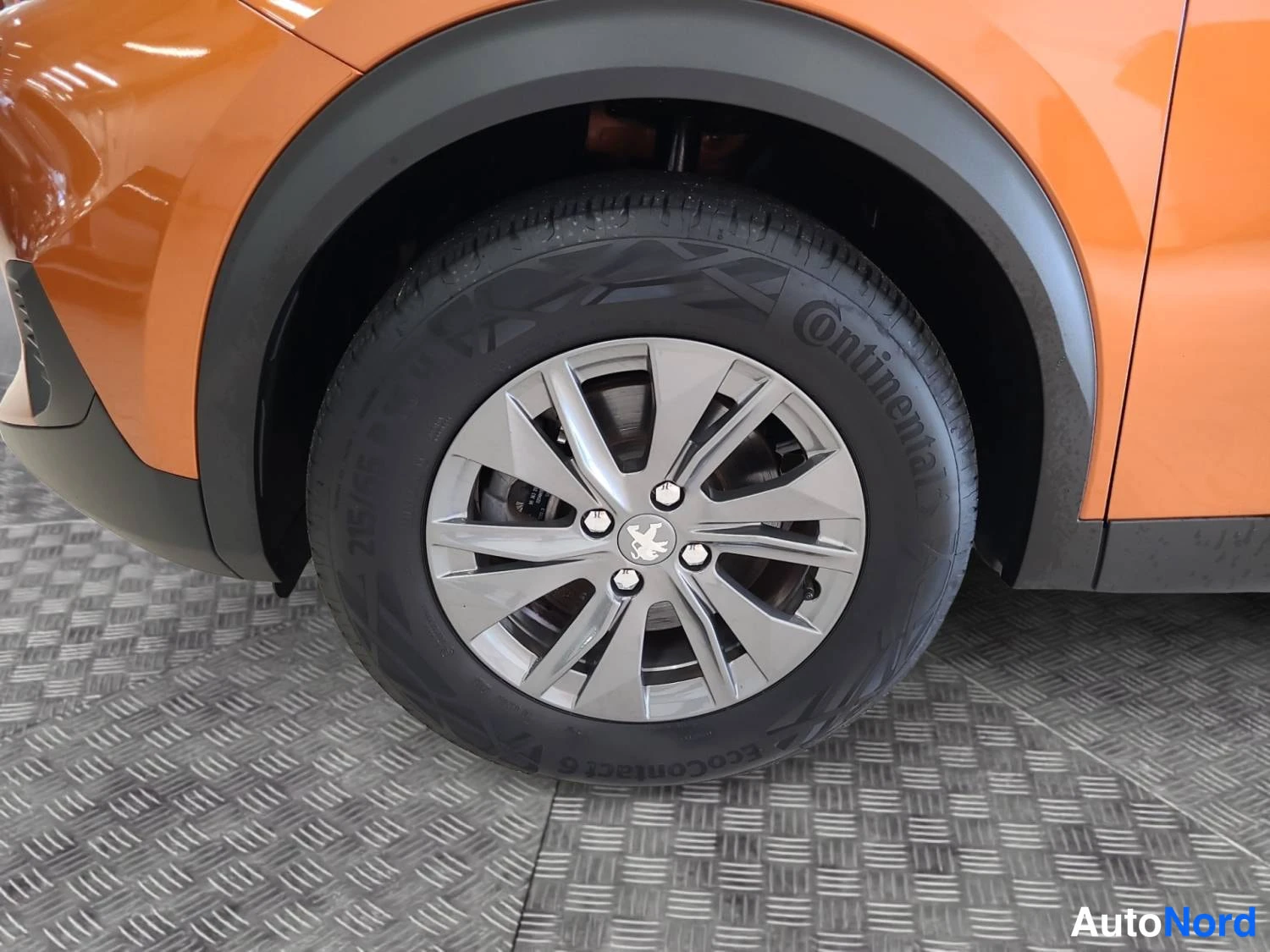 Oranssi Peugeot E-2008 2023, kuva 14