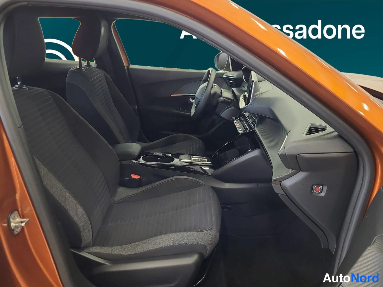 Oranssi Peugeot E-2008 2023, kuva 15