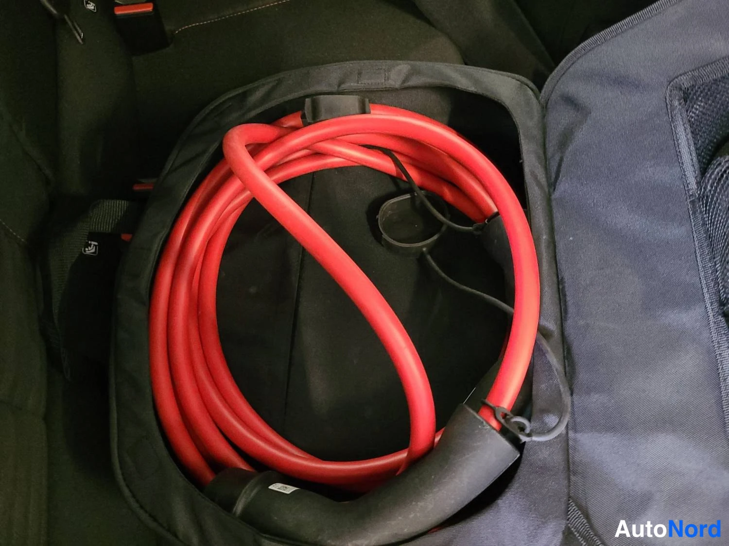 Oranssi Peugeot E-2008 2023, kuva 16