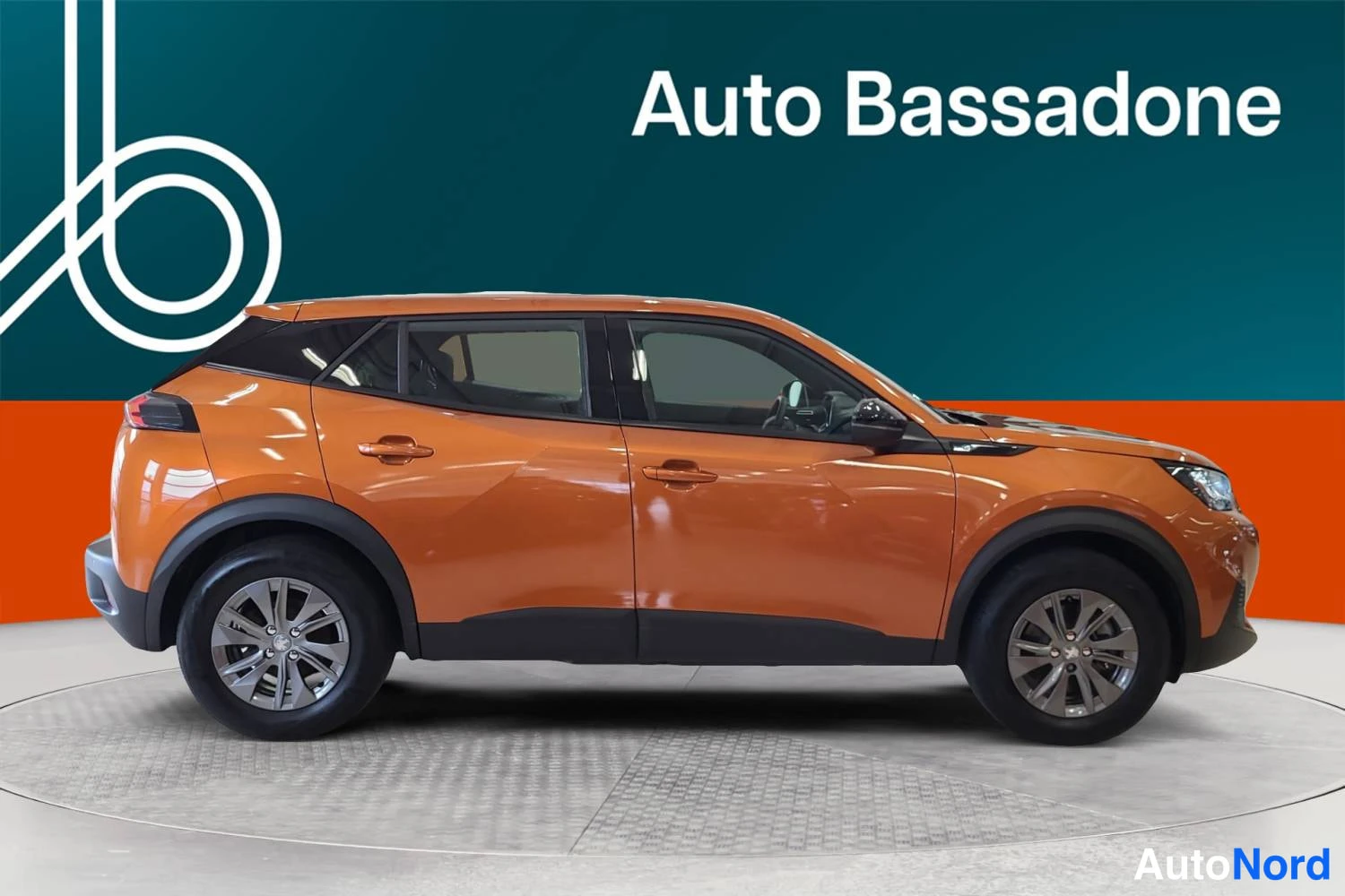 Oranssi Peugeot E-2008 2023, sivulta, kuva 4