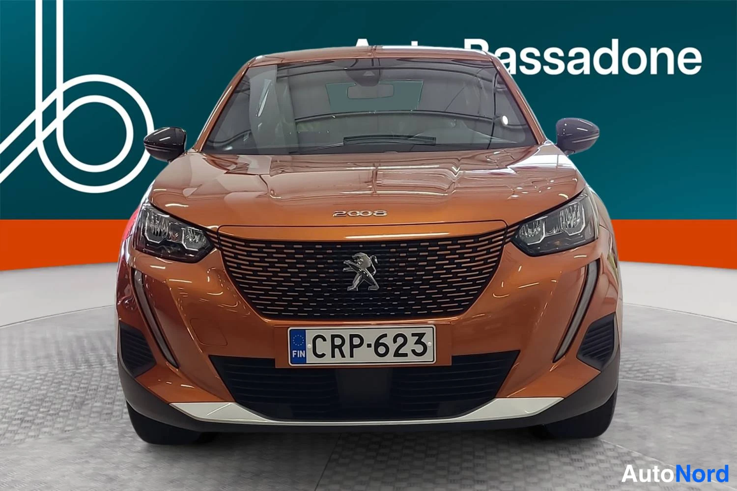 Oranssi Peugeot E-2008 2023, edestä, kuva 3