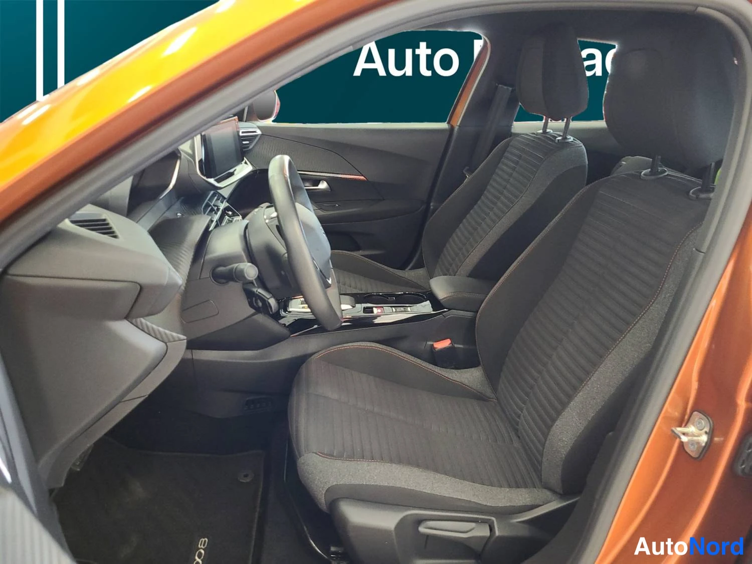 Oranssi Peugeot E-2008 2023, kuva 9