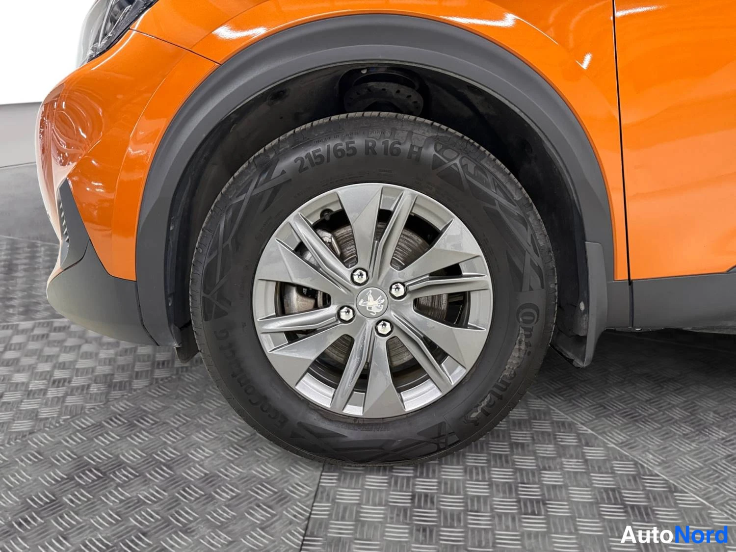 Oranssi Peugeot E-2008 2023, kuva 15