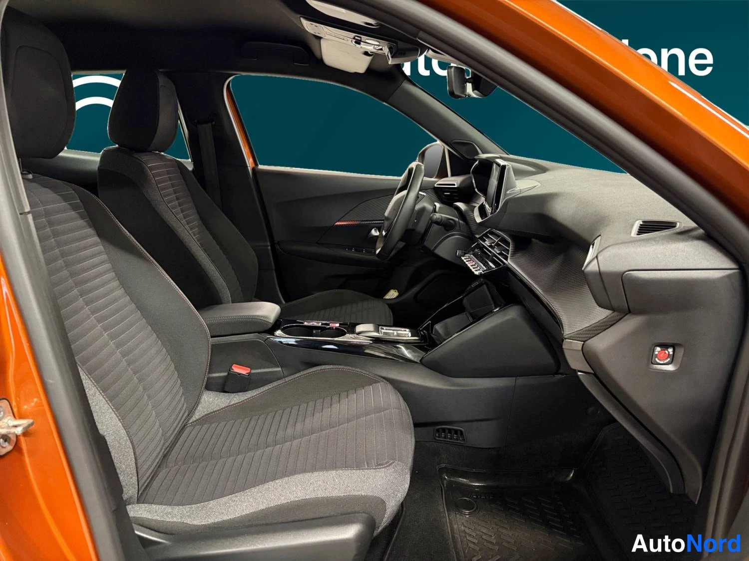Oranssi Peugeot E-2008 2023, kuva 28