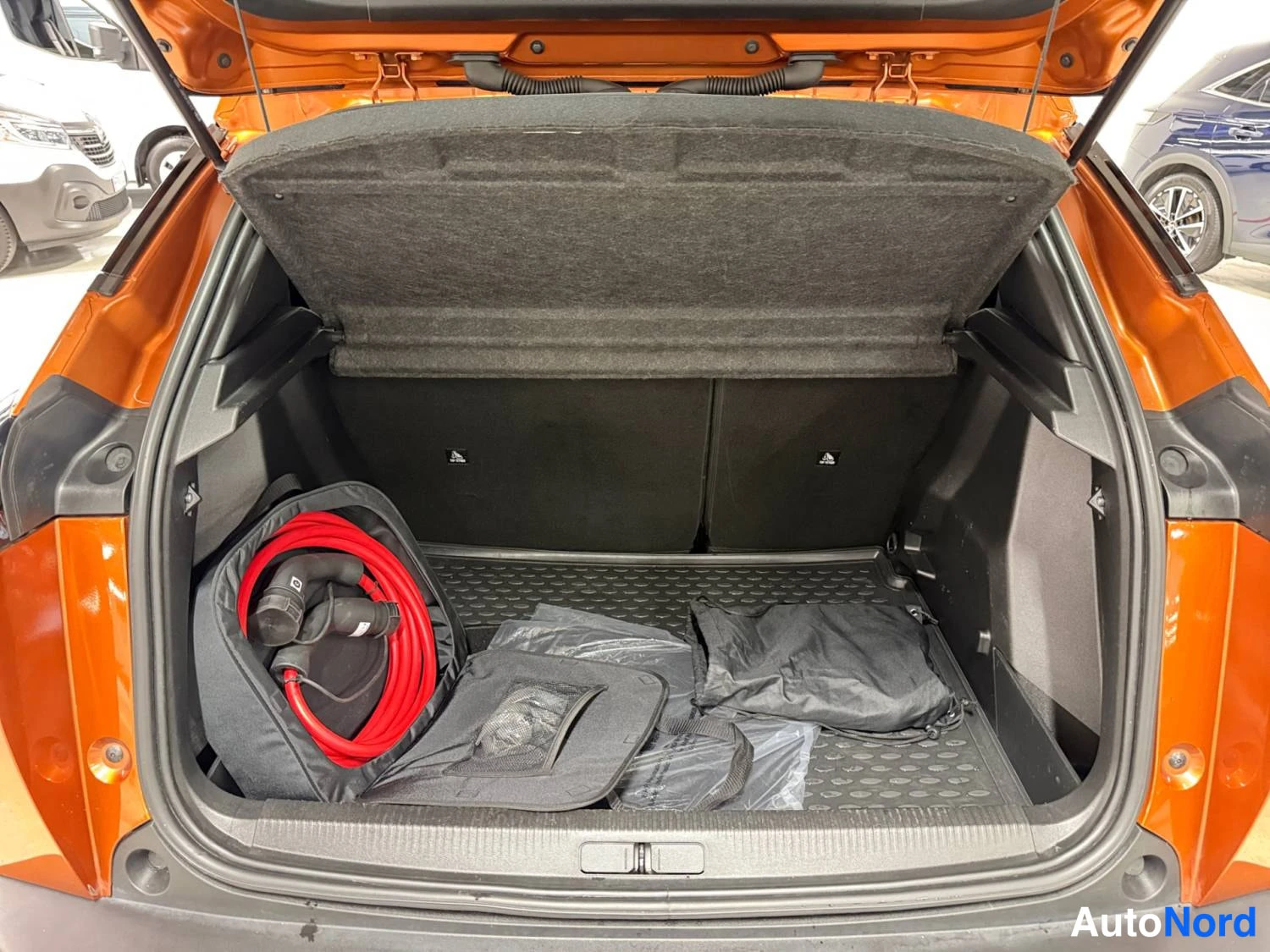 Oranssi Peugeot E-2008 2023, takaa, kuva 9
