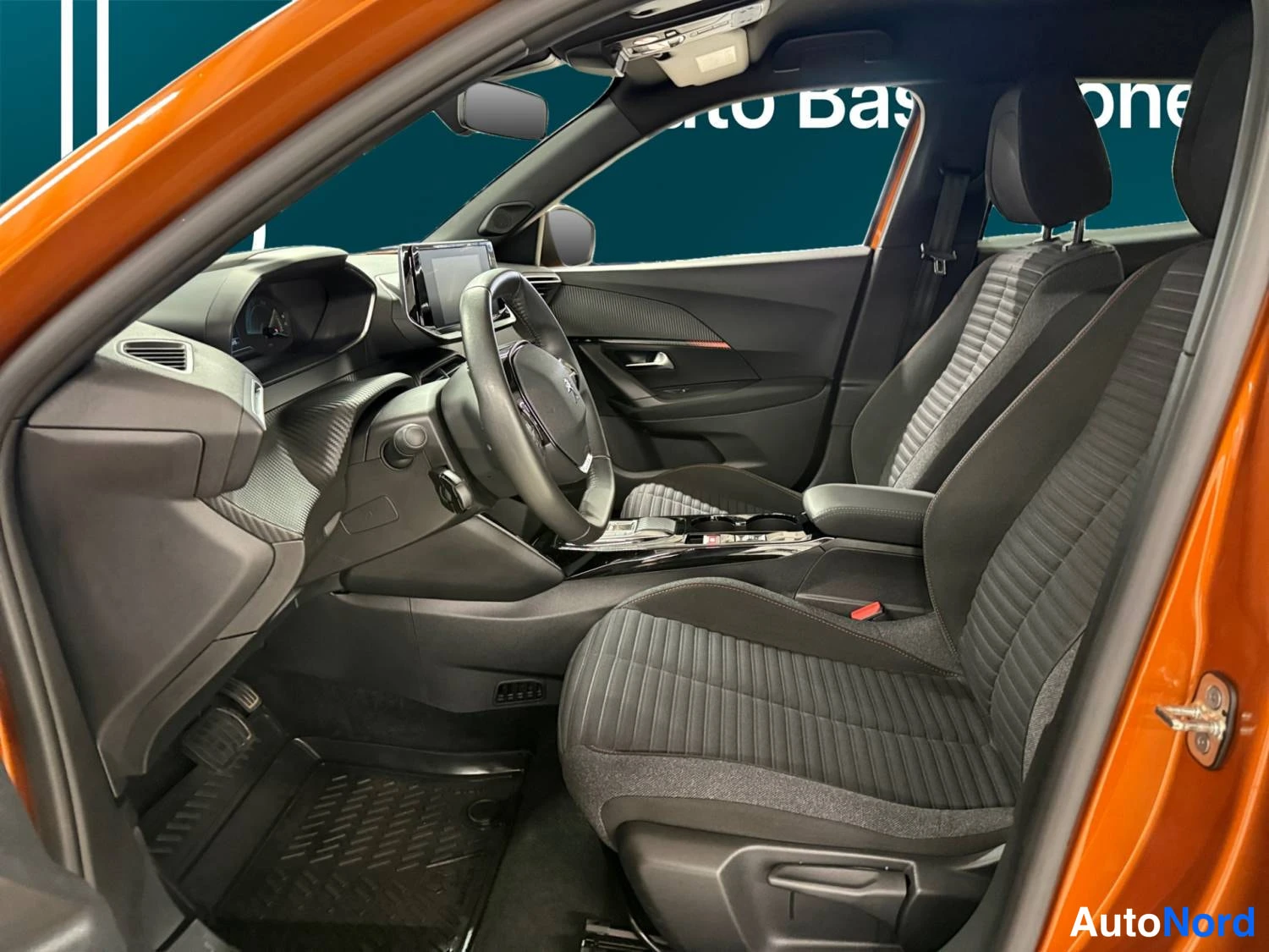 Oranssi Peugeot E-2008 2023, kuva 10