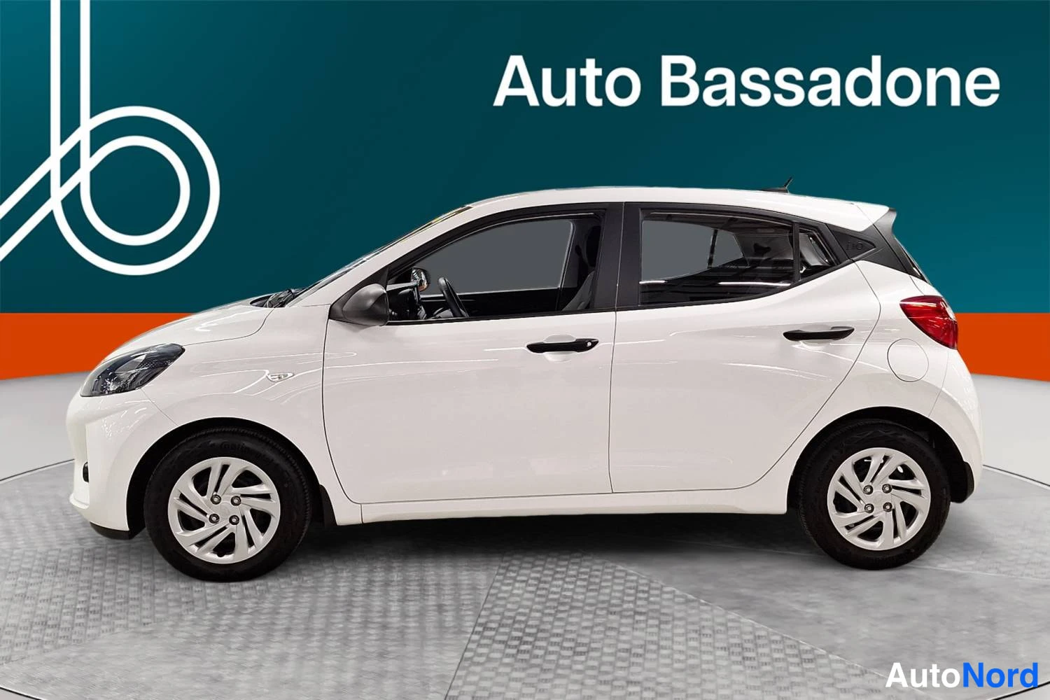 Valkoinen Hyundai I10 2023, sivulta, kuva 4
