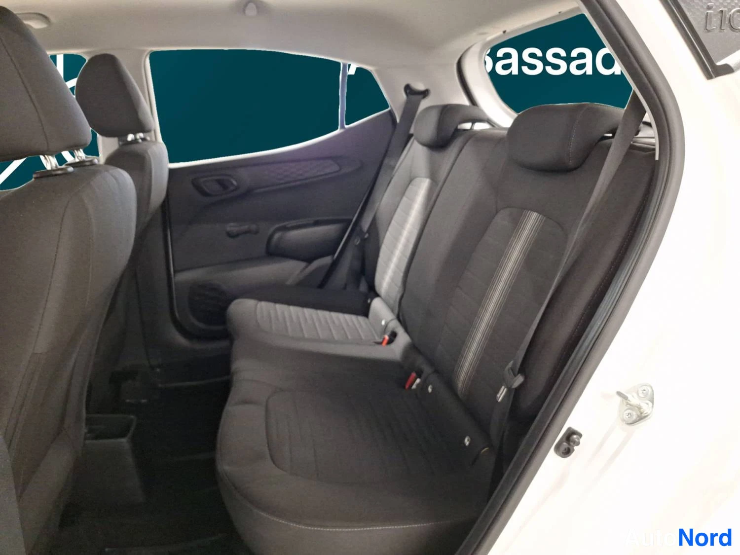Valkoinen Hyundai I10 2023, takaistuimet, kuva 11