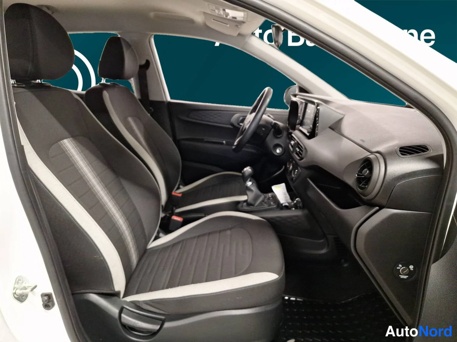 Valkoinen Hyundai I10 2023, etuistuimet, kuva 10