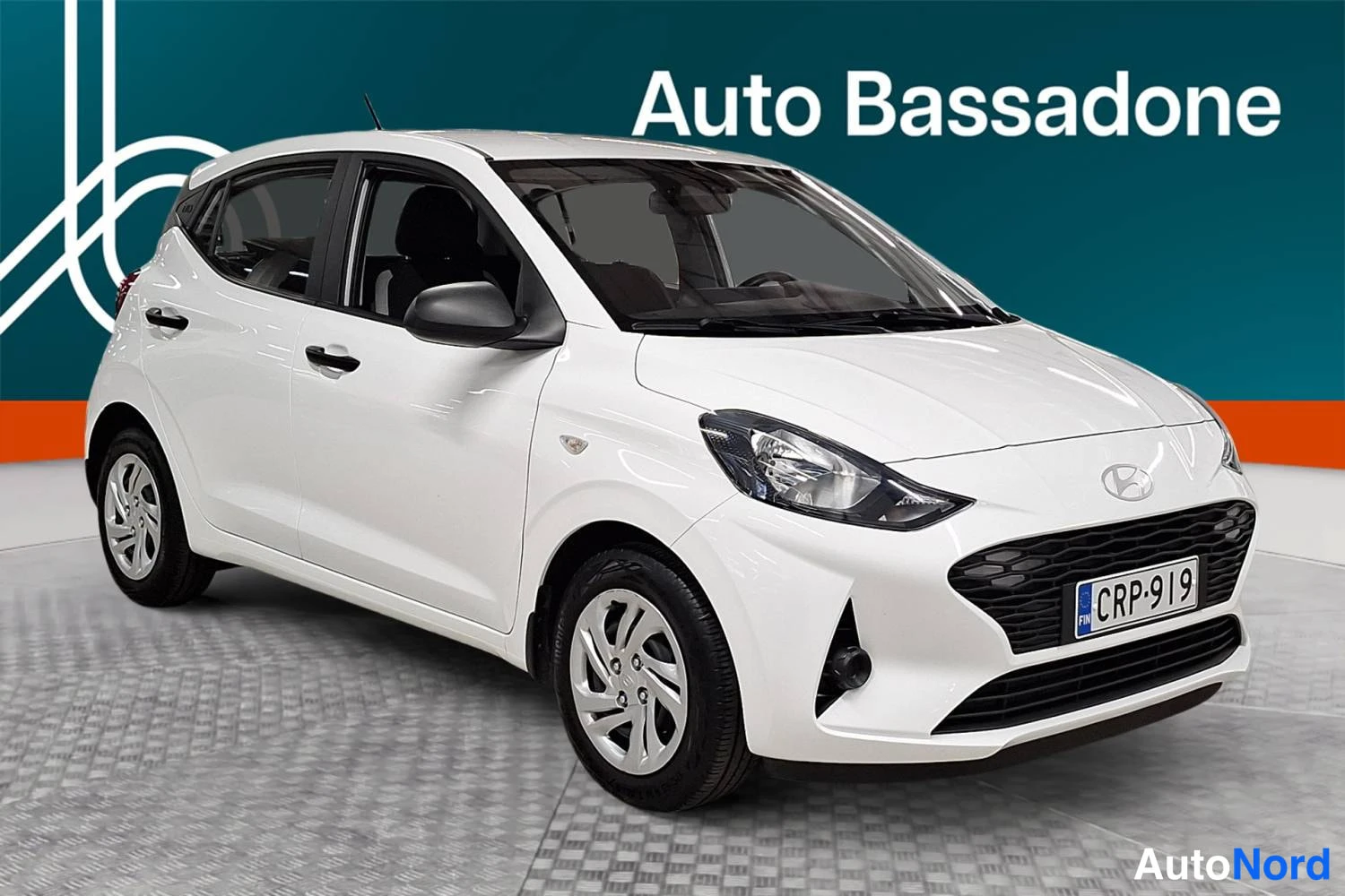 Valkoinen Hyundai I10 2023, etuviisto, keula oikealle, kuva 2