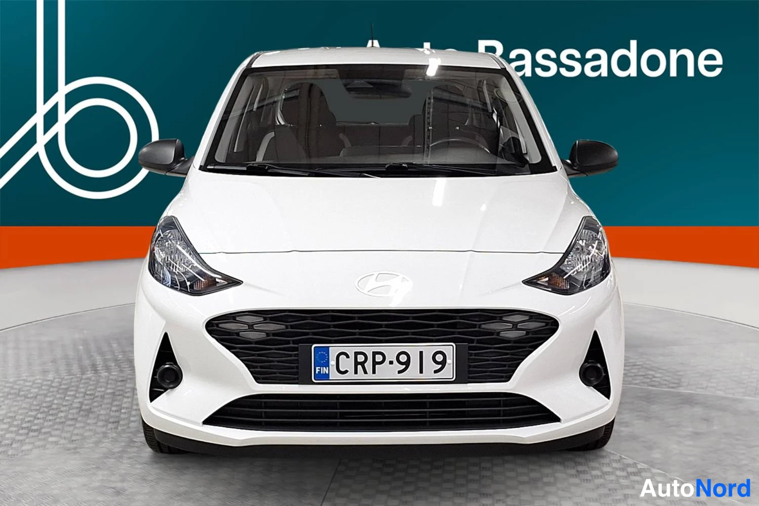 Valkoinen Hyundai I10 2023, edestä, kuva 3
