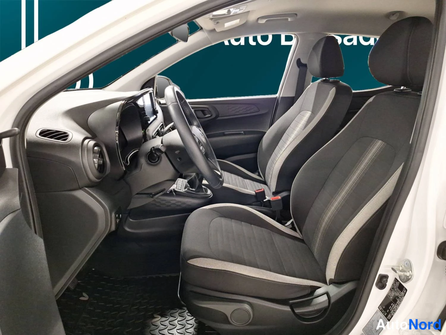 Valkoinen Hyundai I10 2023, kuva 21