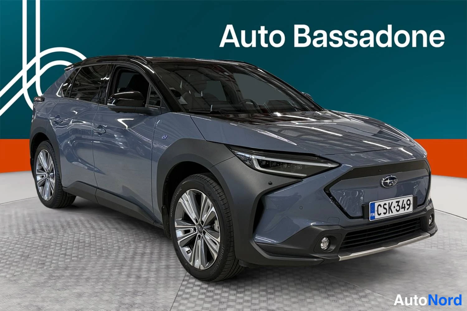 Harmaa Subaru Solterra 2022, etuviisto, keula oikealle, kuva 2