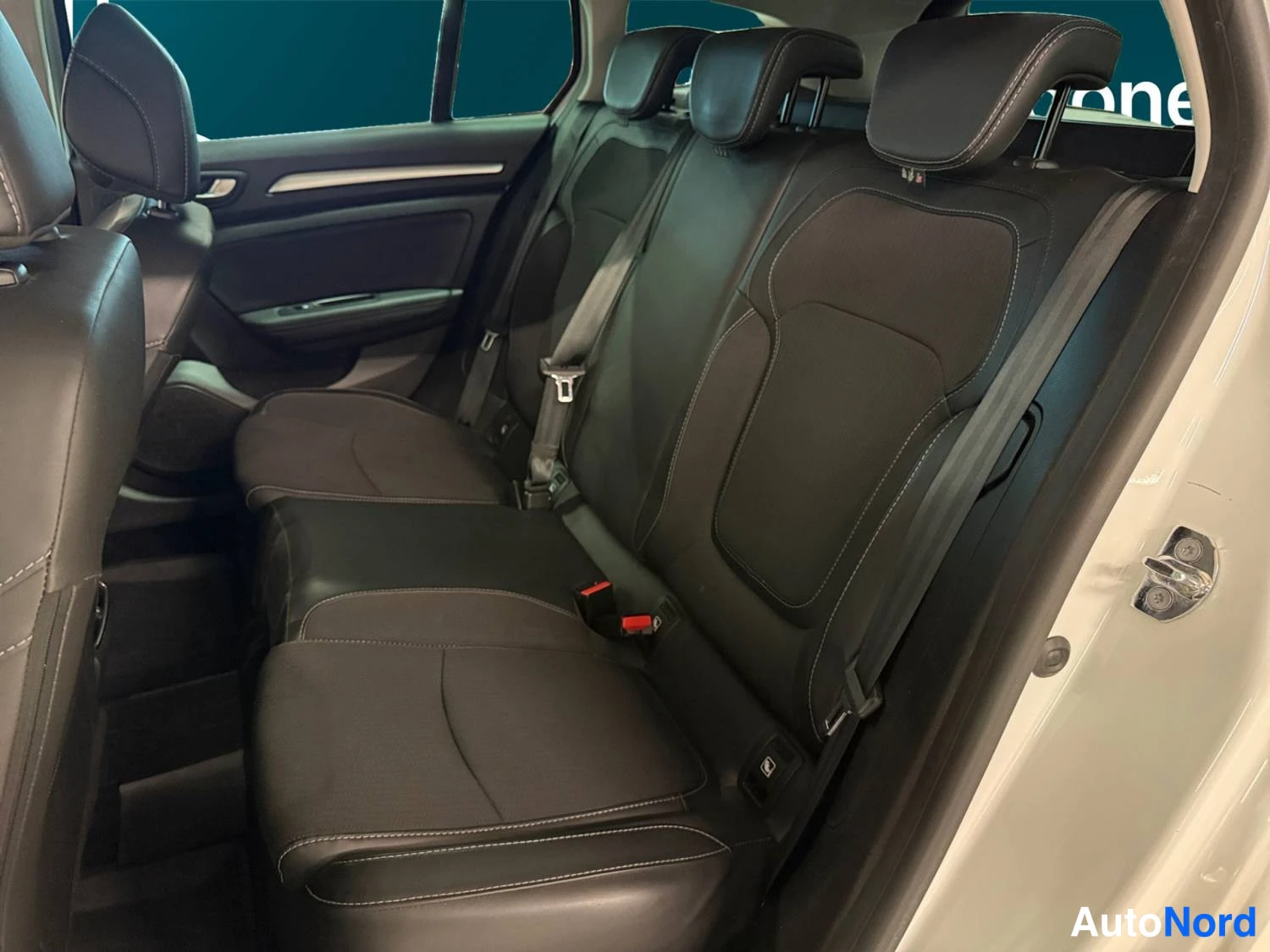 Valkoinen Renault Megane 2021, kuva 13