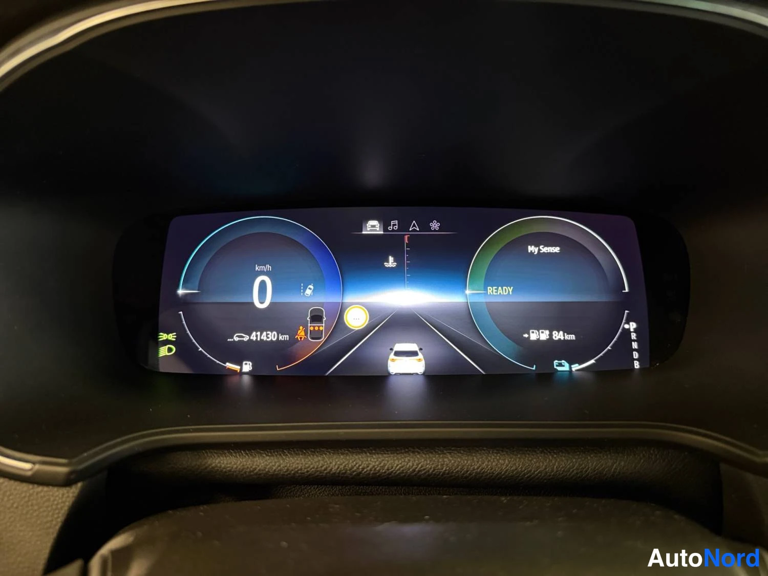 Valkoinen Renault Megane 2021, kuva 17