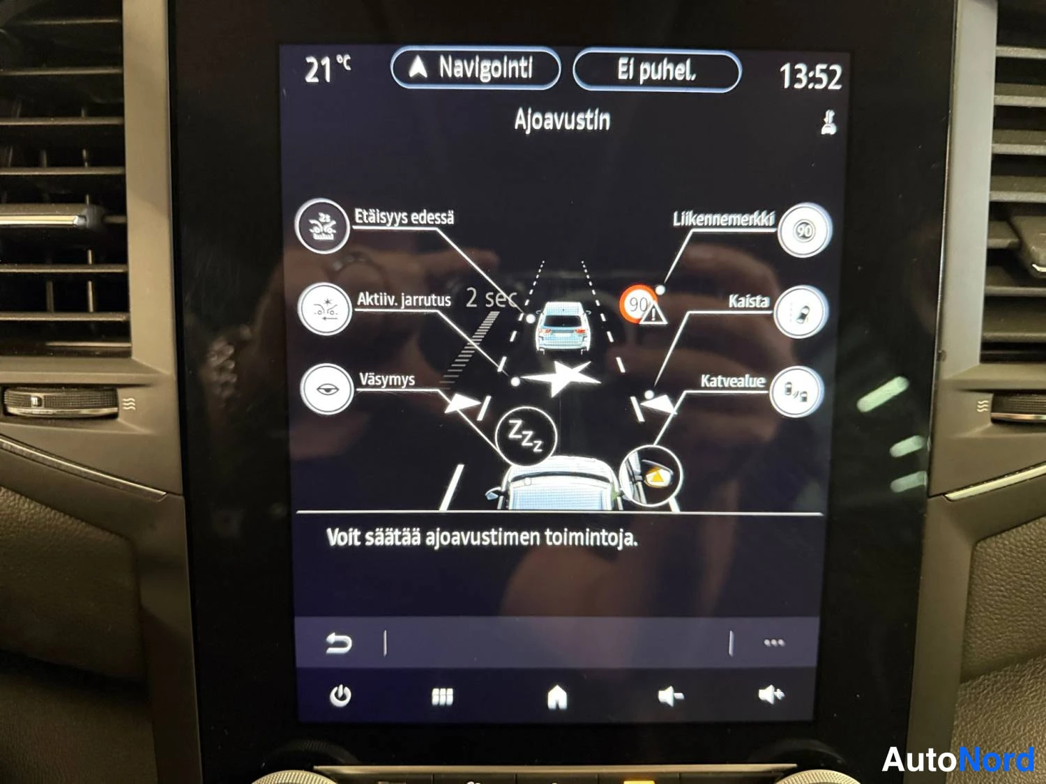 Valkoinen Renault Megane 2021, kuva 25