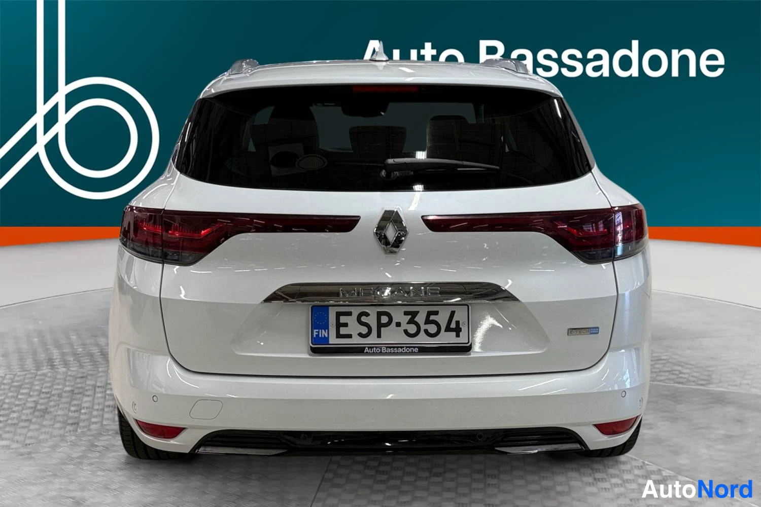 Valkoinen Renault Megane 2021, takaa, kuva 8