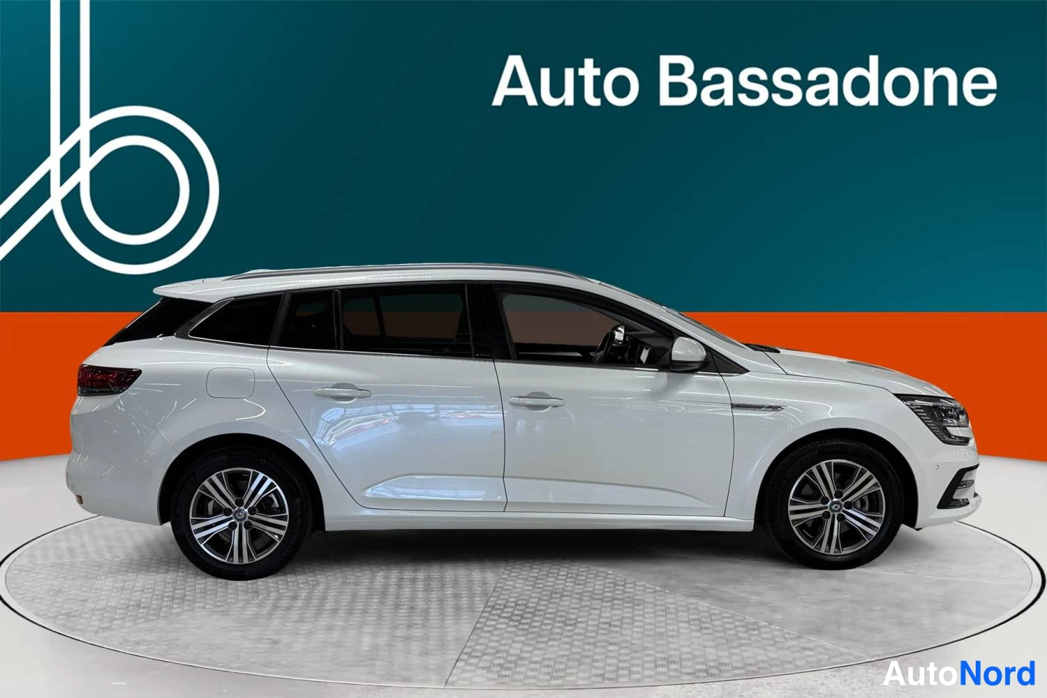 Valkoinen Renault Megane 2021, kuva 23