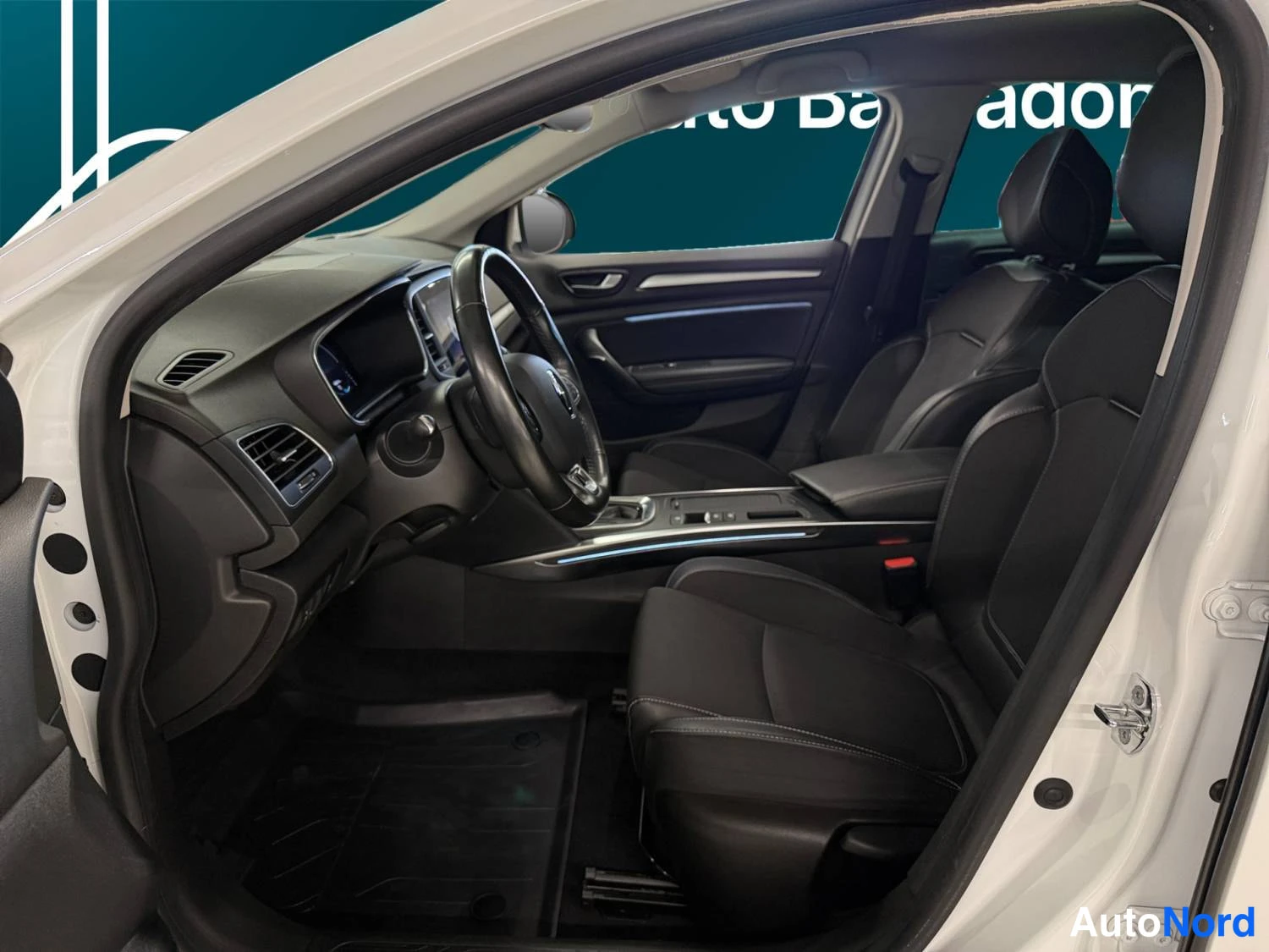Valkoinen Renault Megane 2021, kuva 9