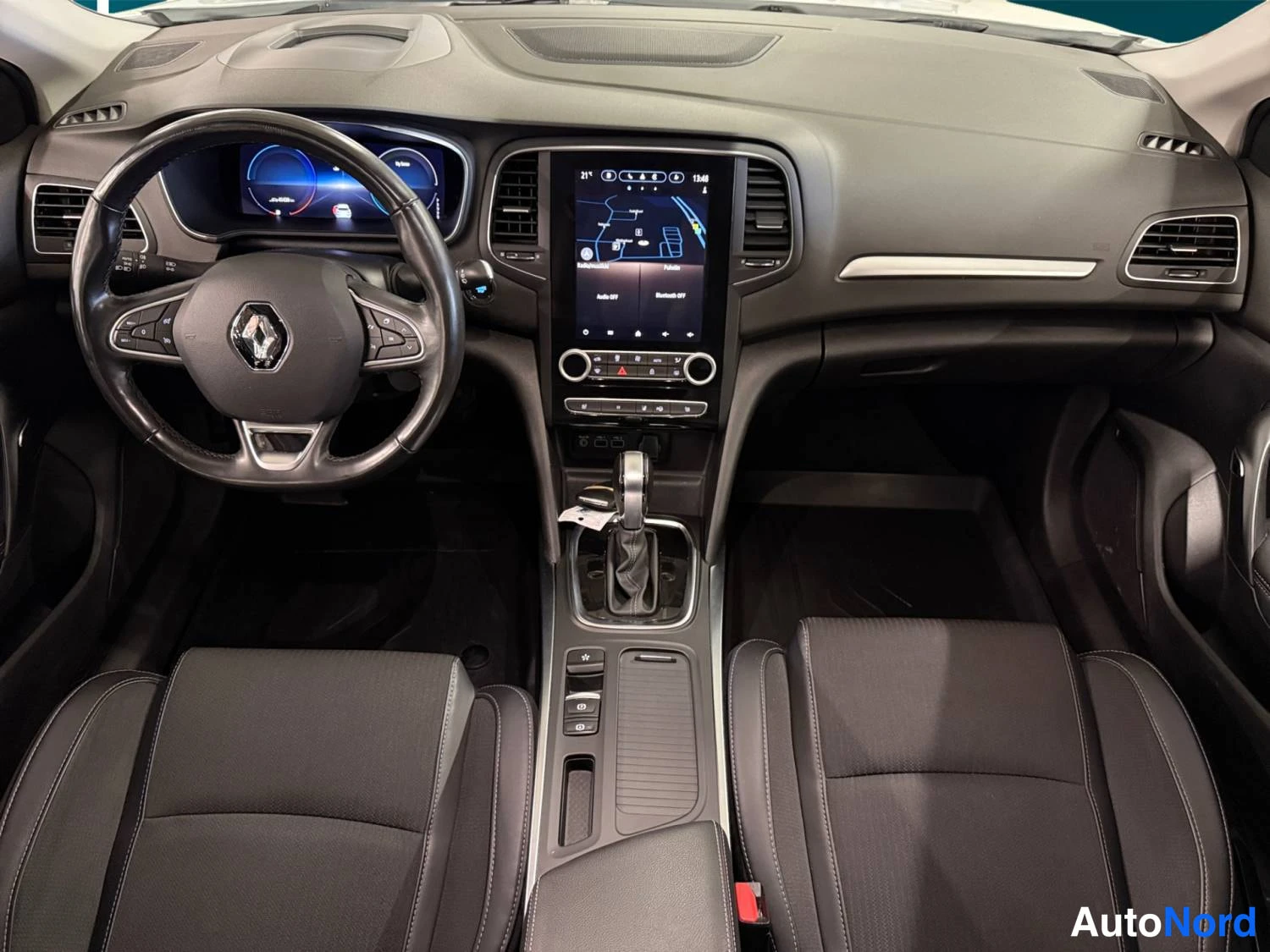 Valkoinen Renault Megane 2021, kuva 10
