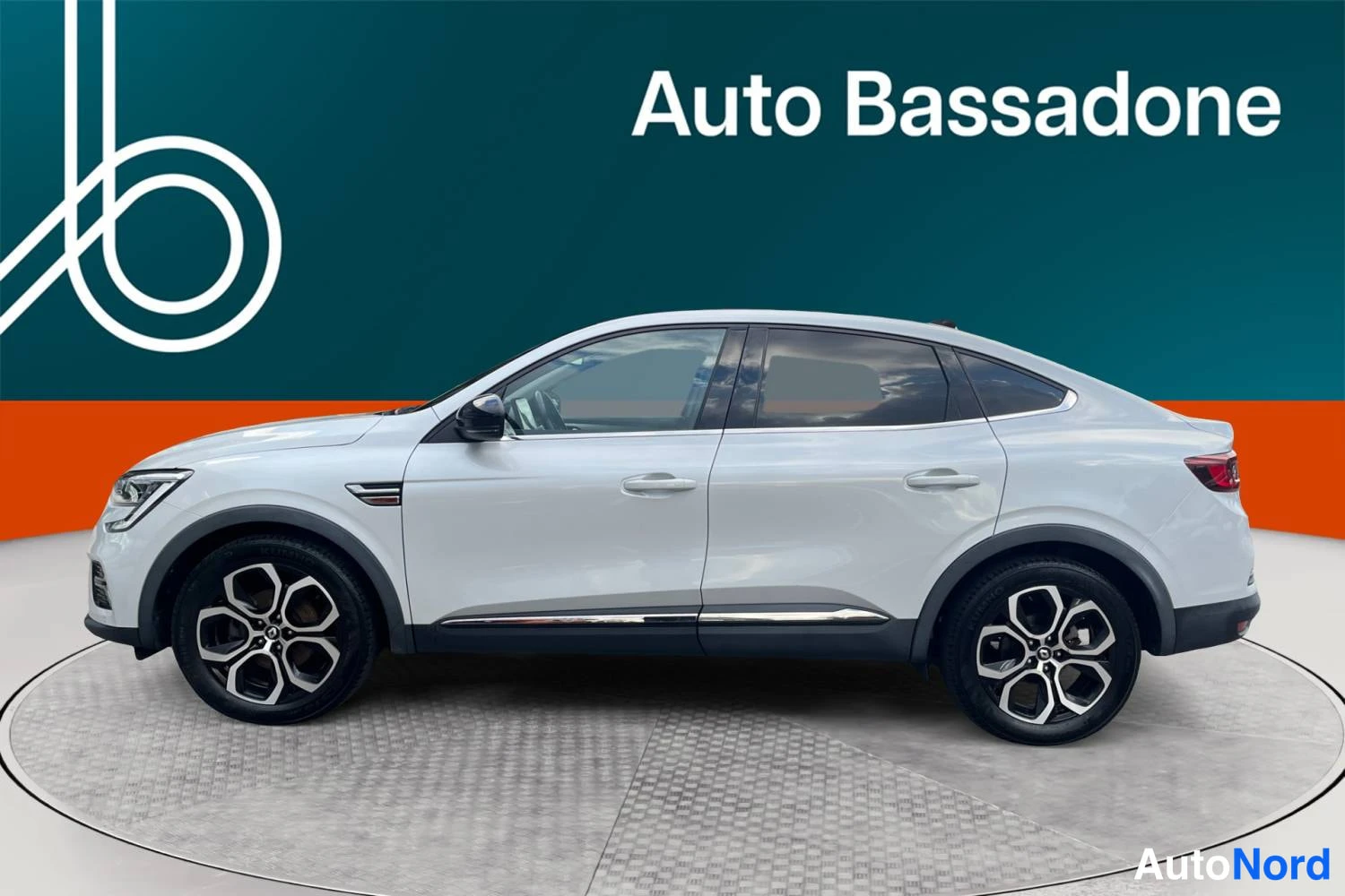 Vit Renault Arkana E-TECH 2022, från sidan, bild 5