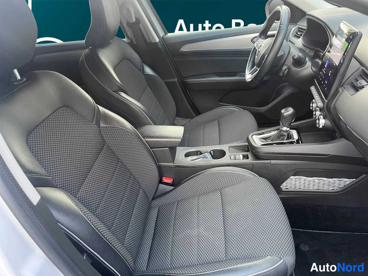 Vit Renault Arkana E-TECH 2022, bild 15