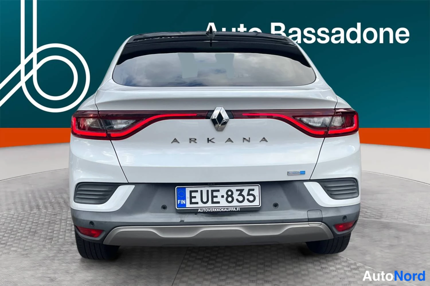 Vit Renault Arkana E-TECH 2022, bakifrån, bild 8