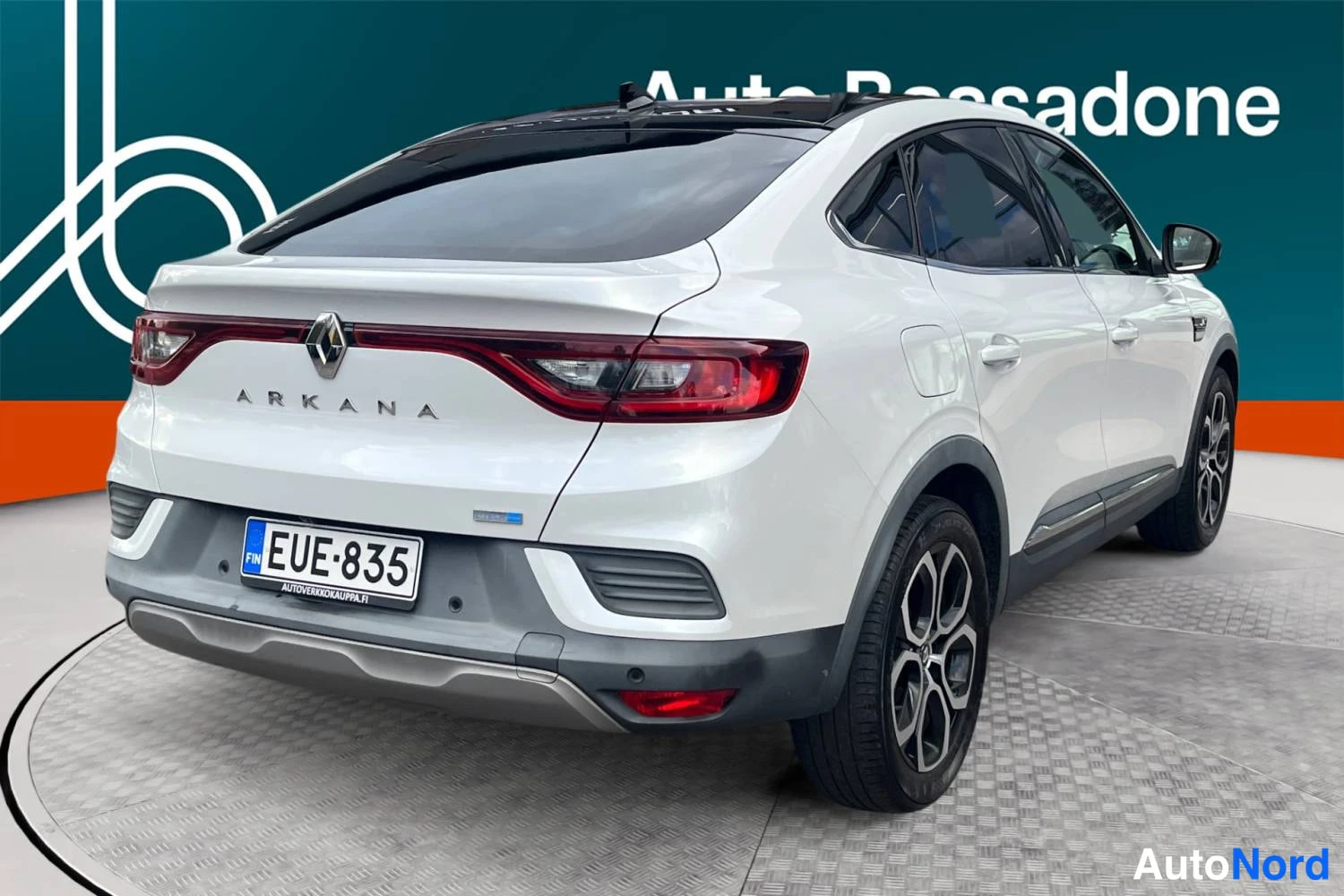 Vit Renault Arkana E-TECH 2022, snett bakifrån, bild 6