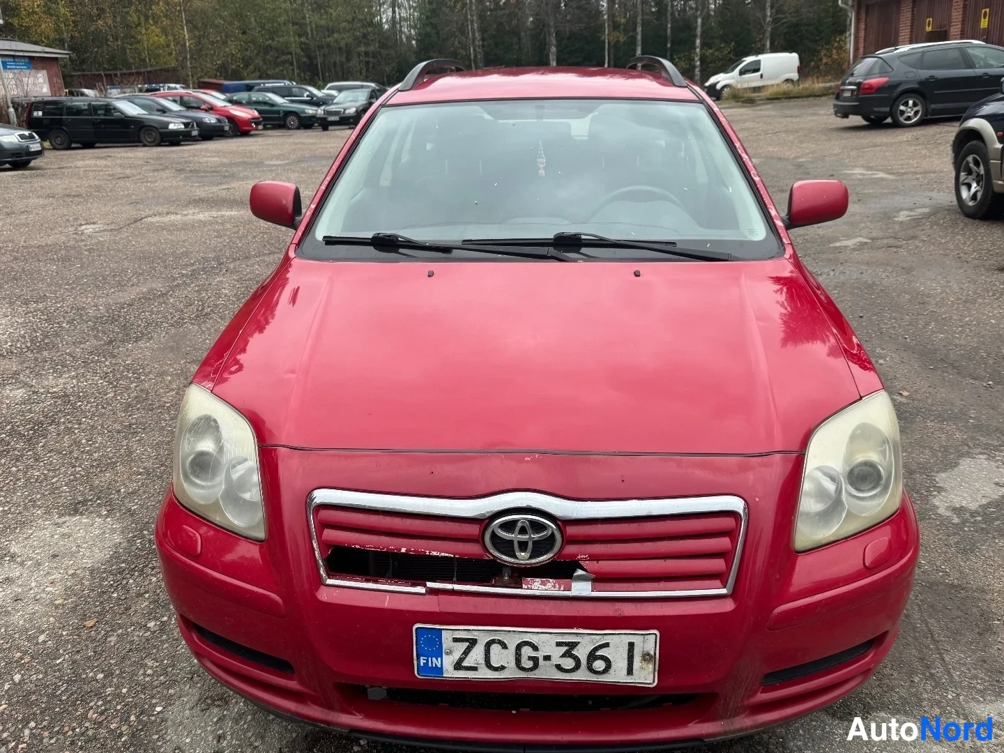 Red Toyota Avensis 2004, front, photo 5