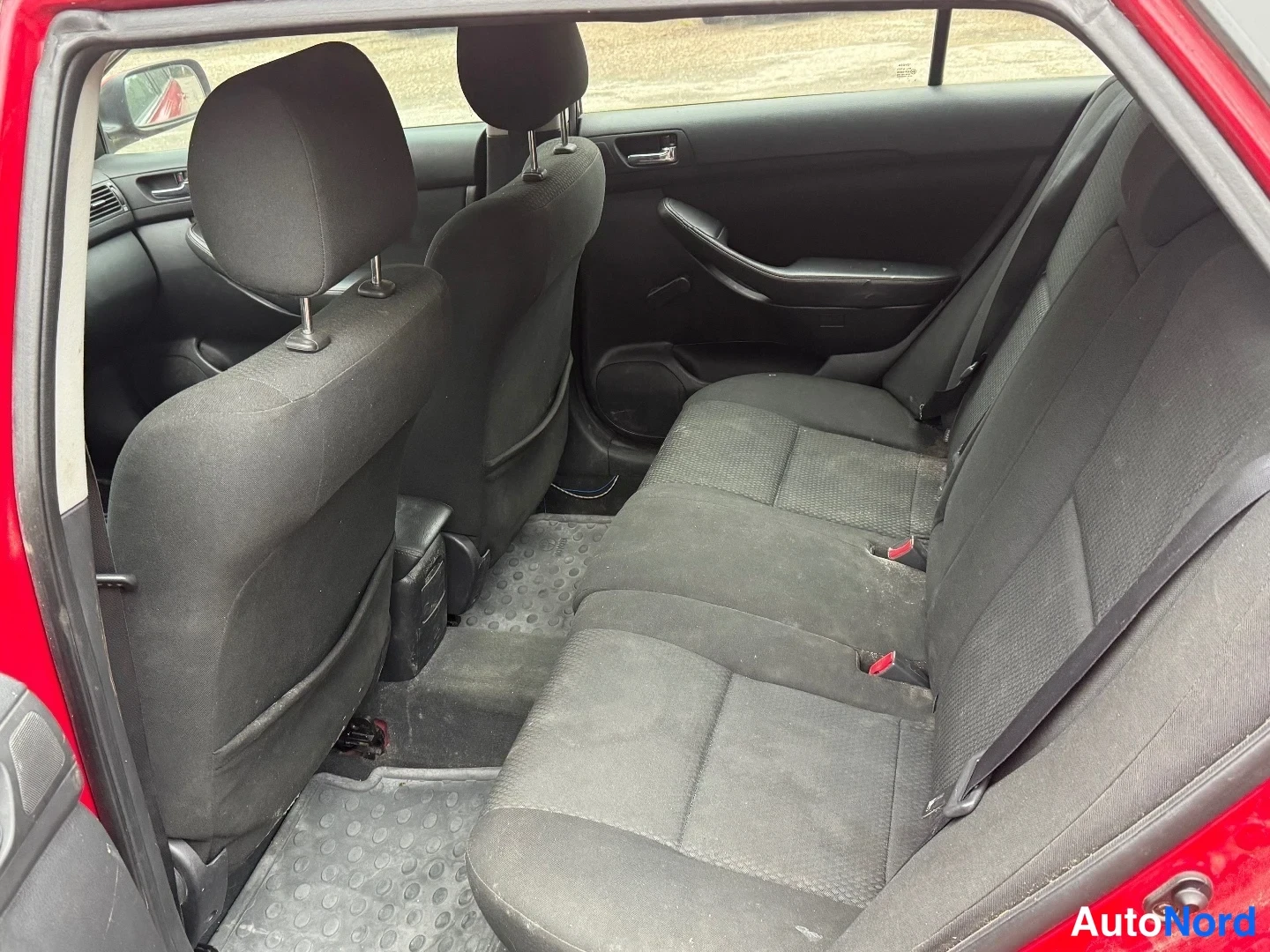 Red Toyota Avensis 2004, photo 10