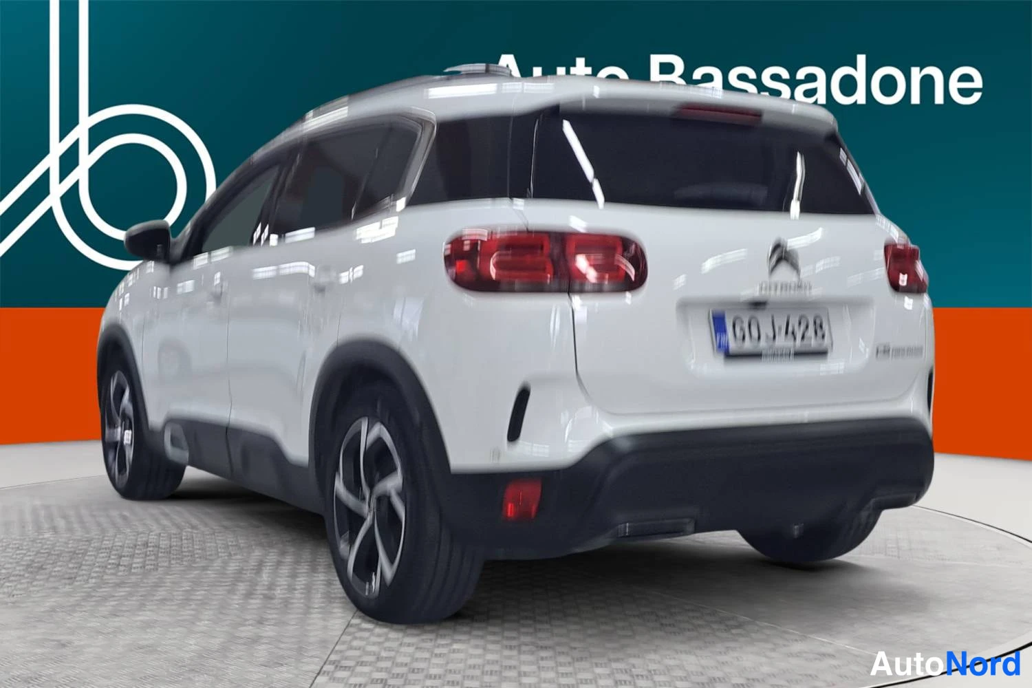 Valkoinen Citroen C5 aircross 2020, takaviisto, kuva 7